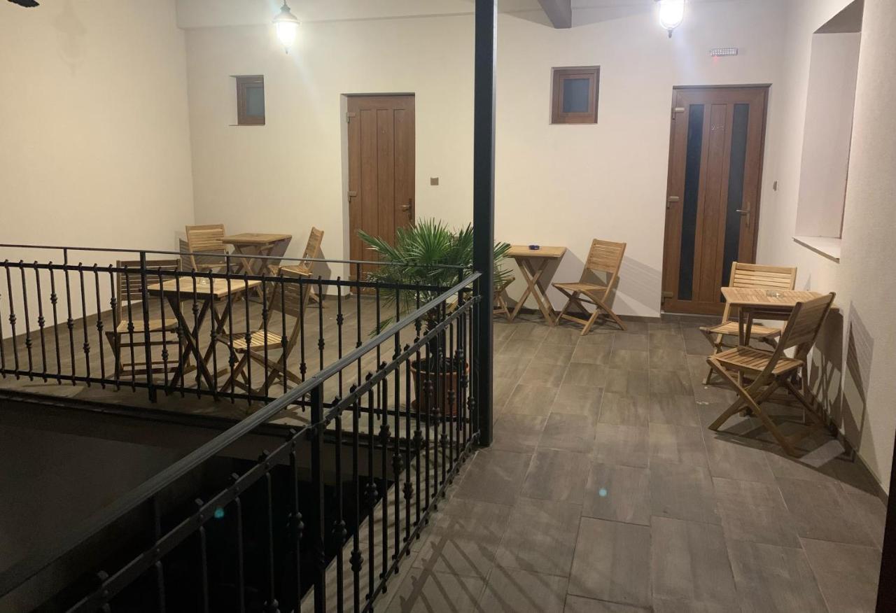 Cafe De La Creme Hotel Kuzelov Luaran gambar