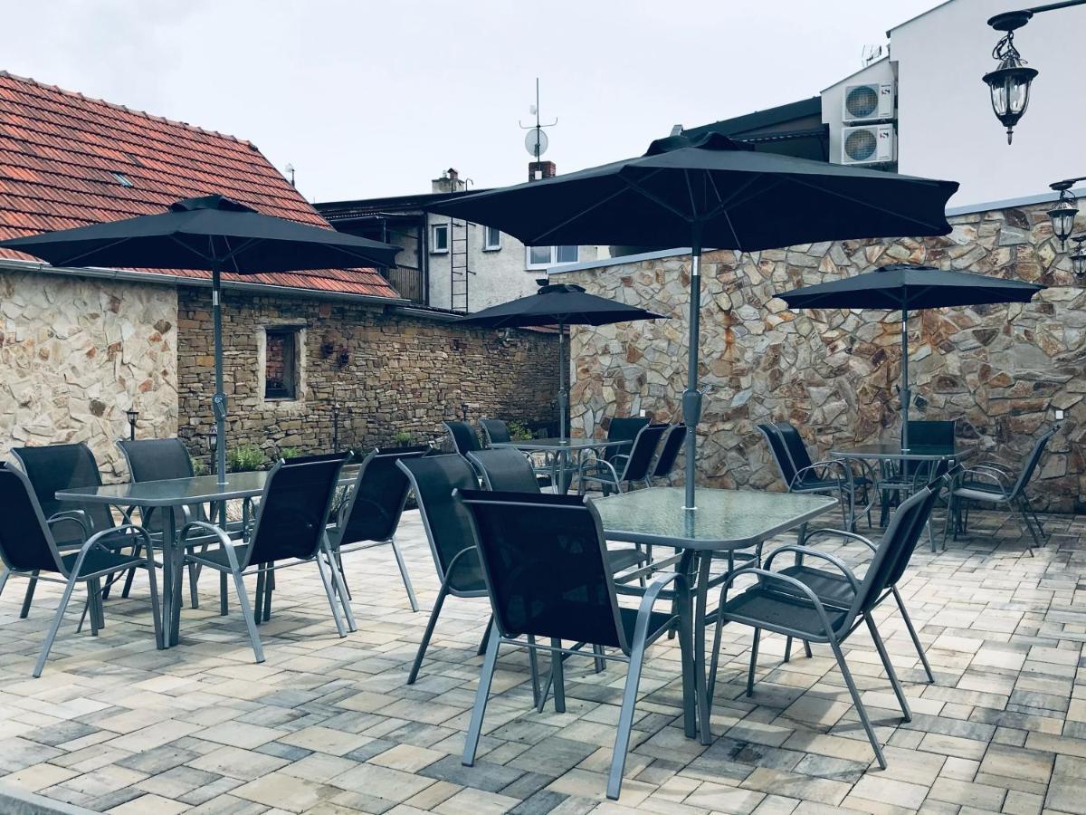 Cafe De La Creme Hotel Kuzelov Luaran gambar